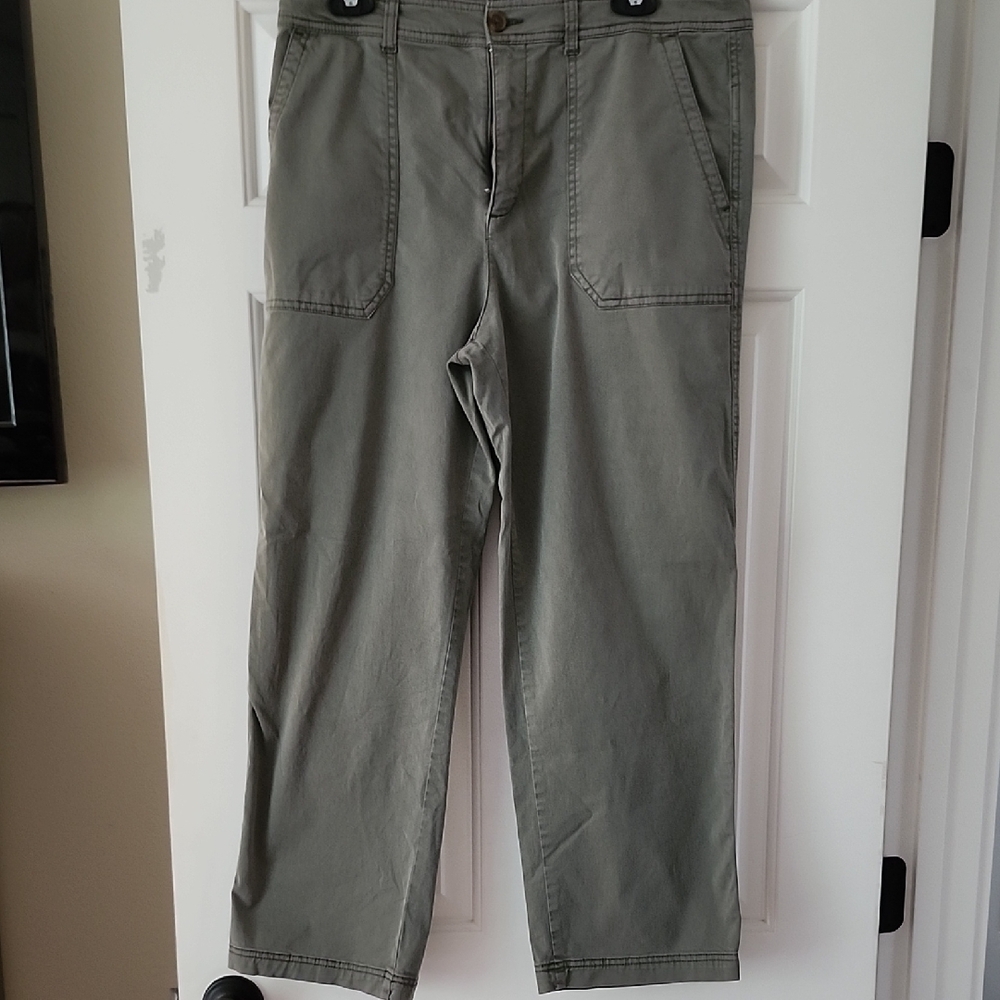 GAP Womans Olive Cargo Pants